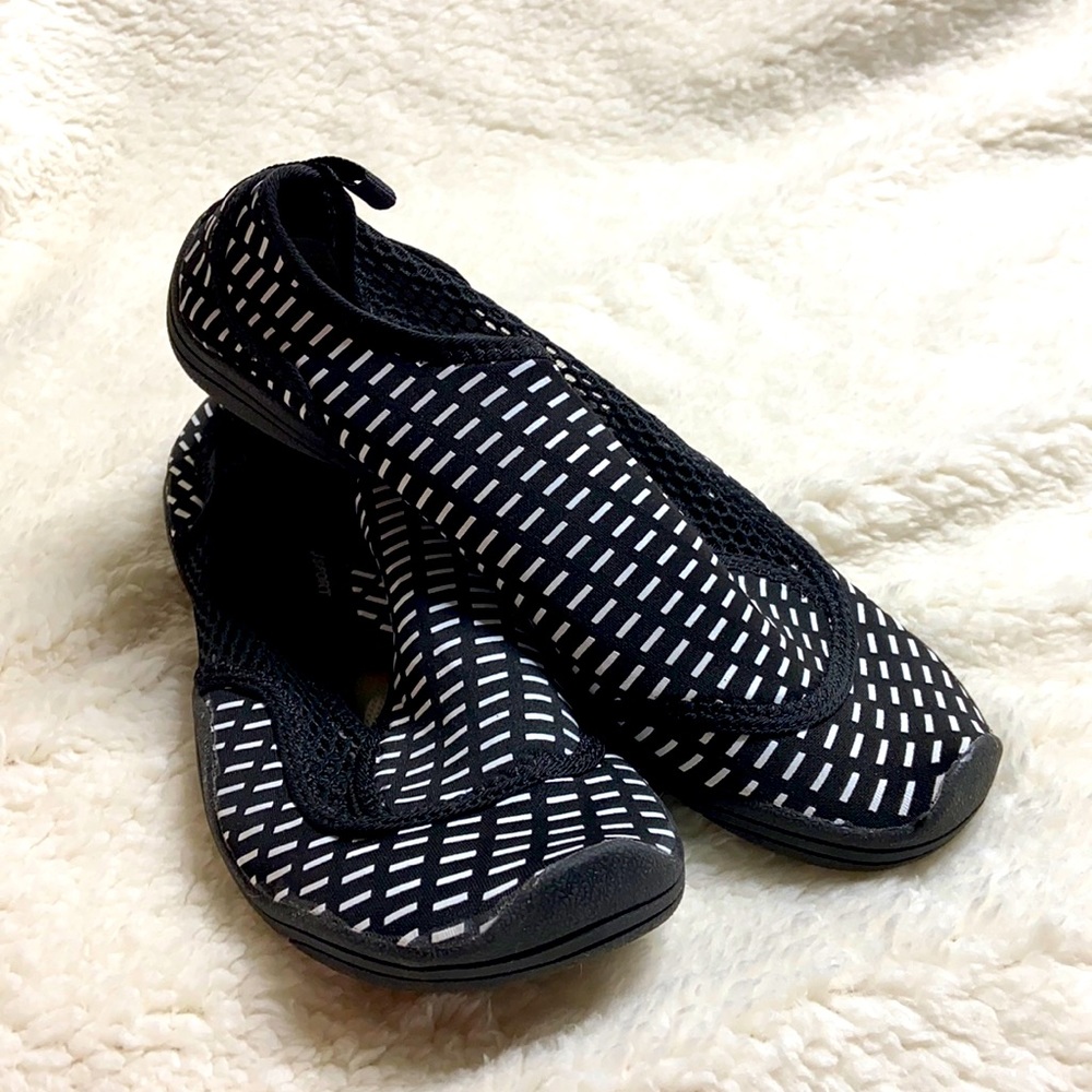 JSPORT water shoes size 6 black and white